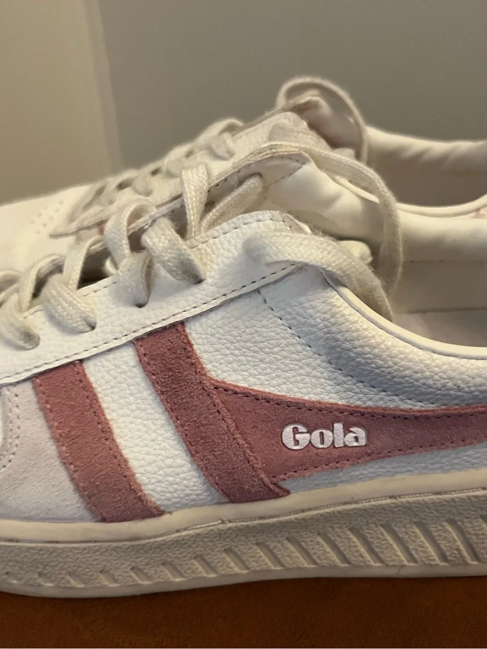 Women’s GOLA White & Pink Retro Sneakers -like NEW -7